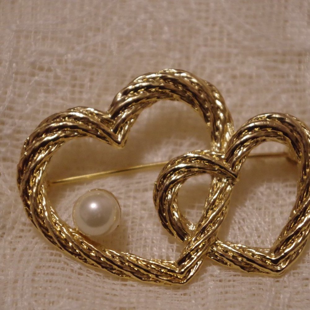 AAI Gold Tone InterLocking Heart Brooch With Faux Pearl Gold Plated